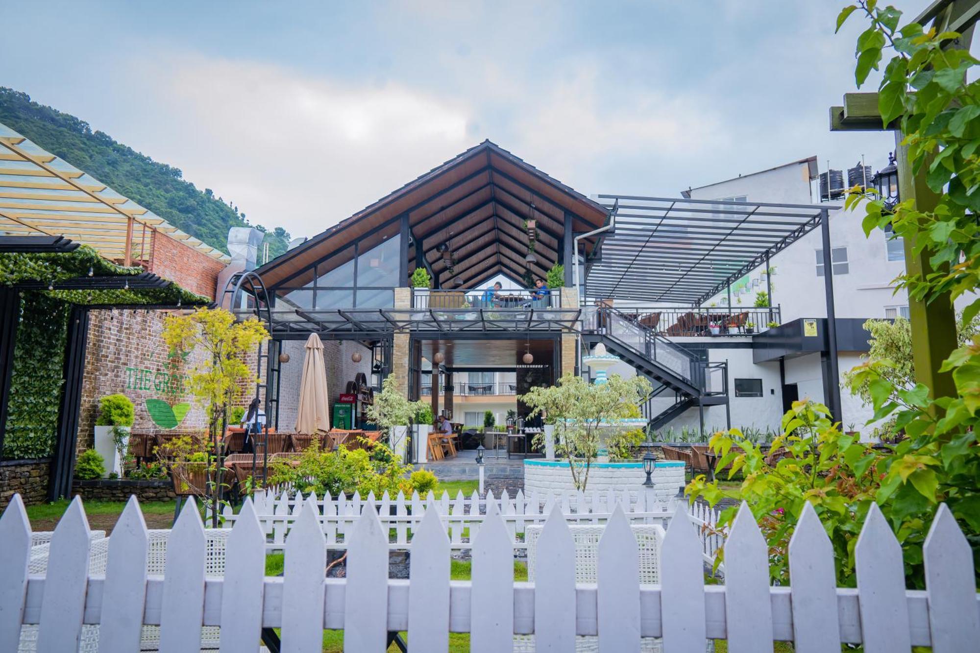 Majestic Lake Front Hotel & Suites Pokhara Zewnętrze zdjęcie