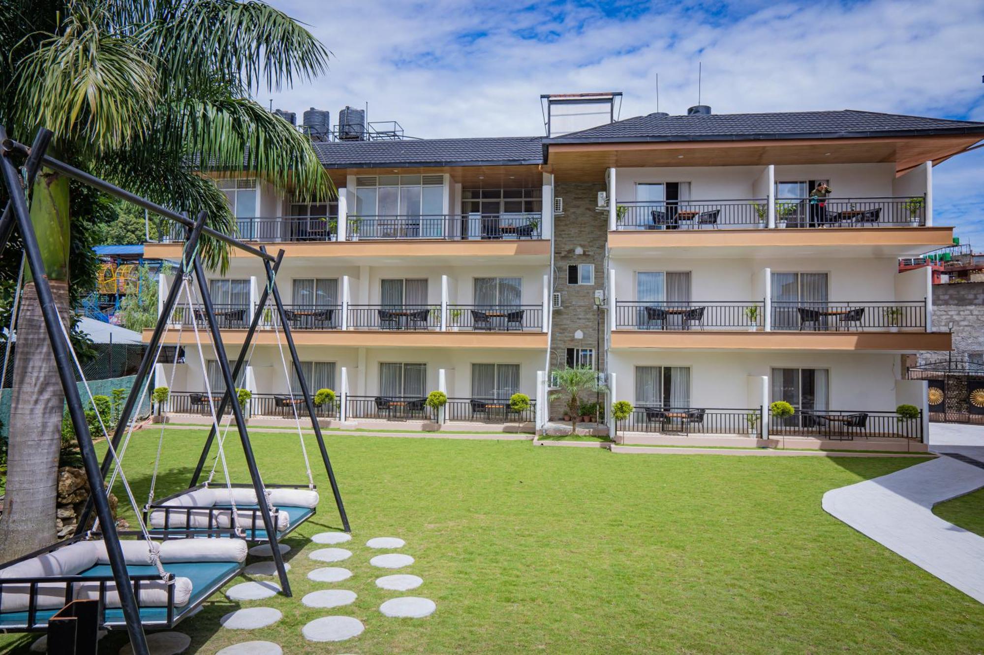 Majestic Lake Front Hotel & Suites Pokhara Zewnętrze zdjęcie