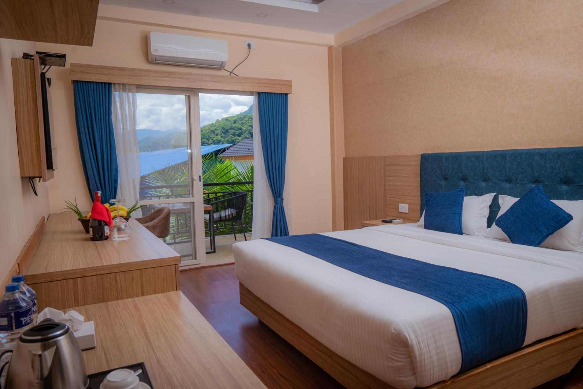 Majestic Lake Front Hotel & Suites Pokhara Zewnętrze zdjęcie