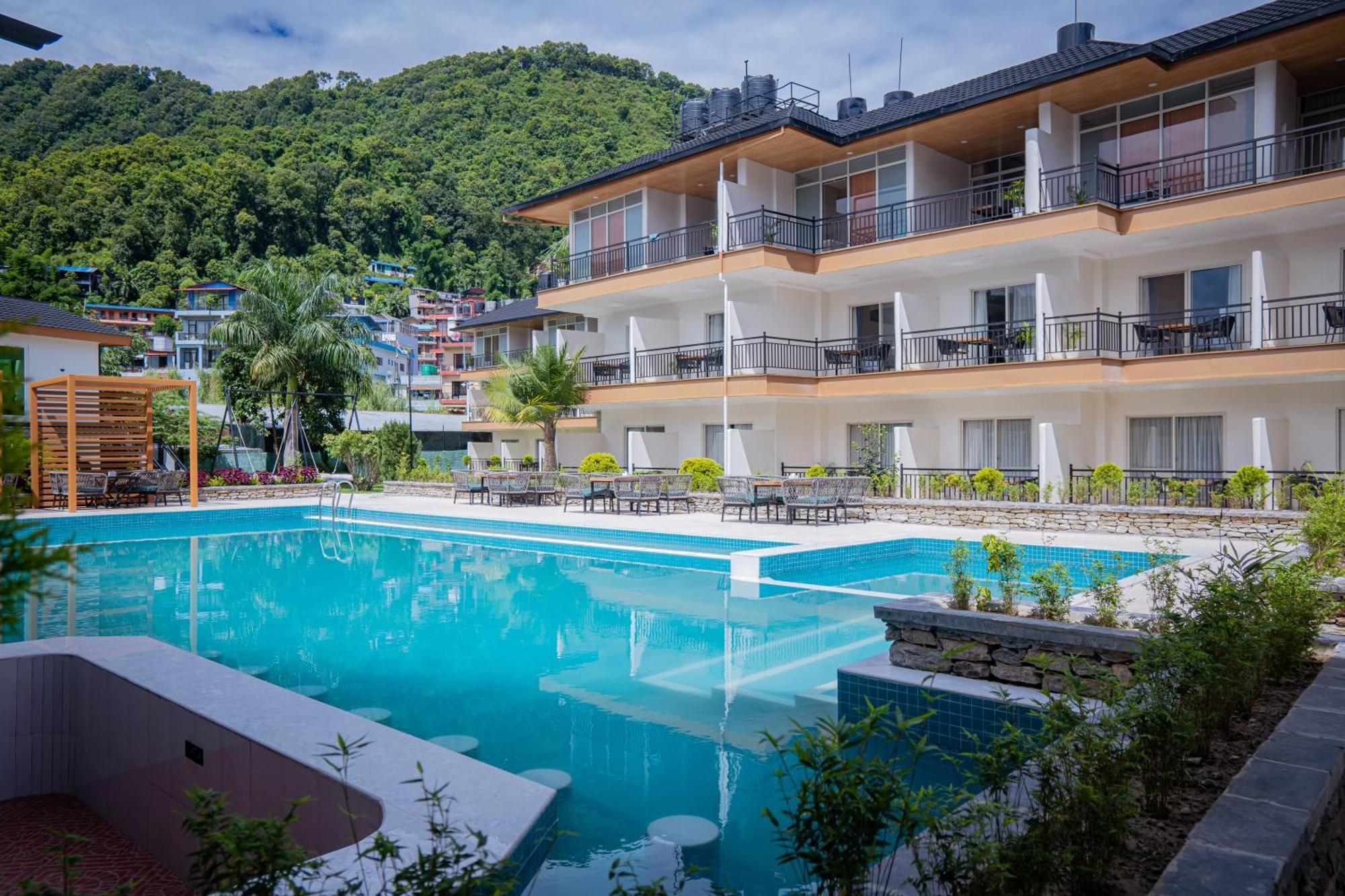 Majestic Lake Front Hotel & Suites Pokhara Zewnętrze zdjęcie