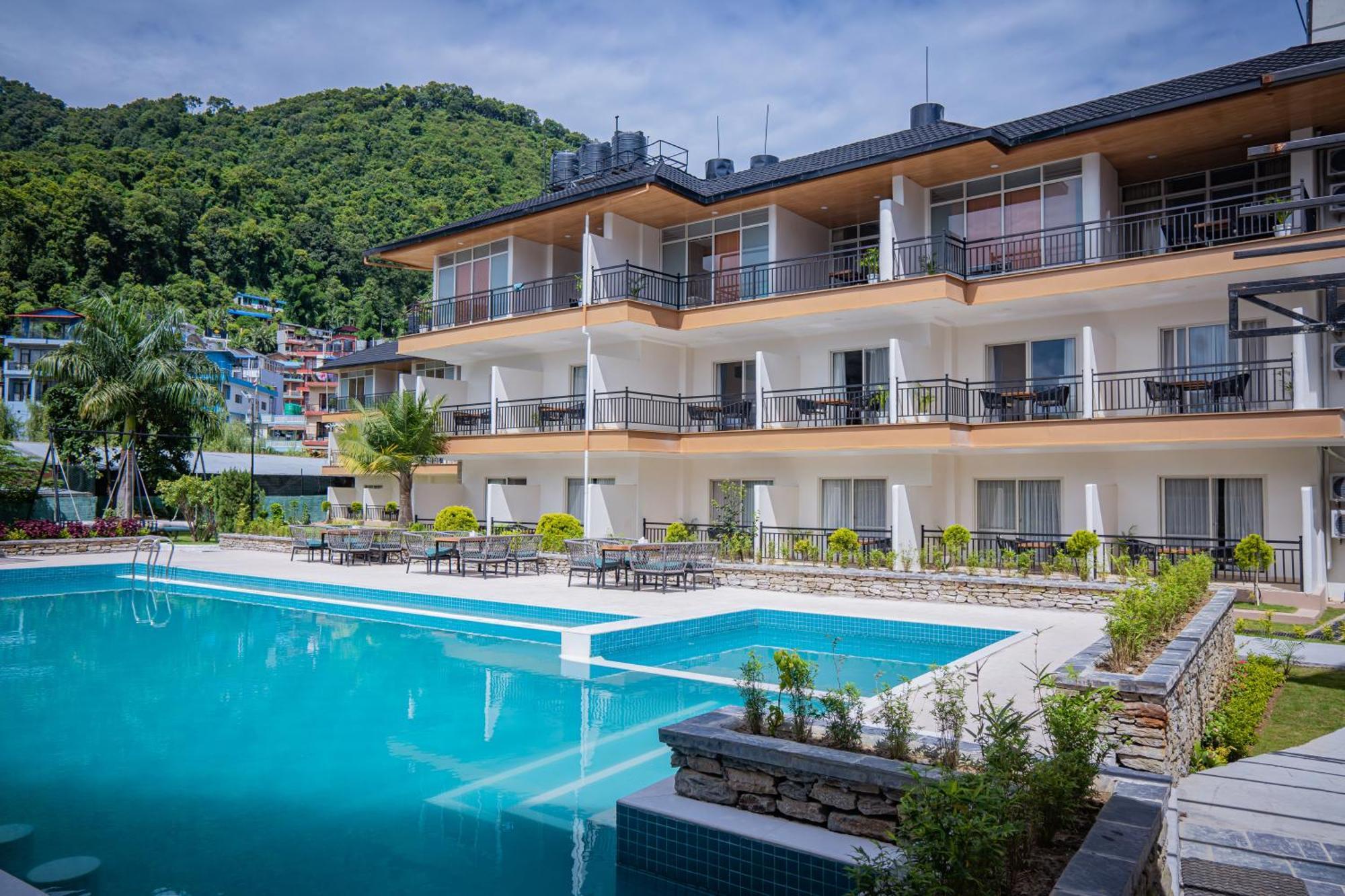 Majestic Lake Front Hotel & Suites Pokhara Zewnętrze zdjęcie