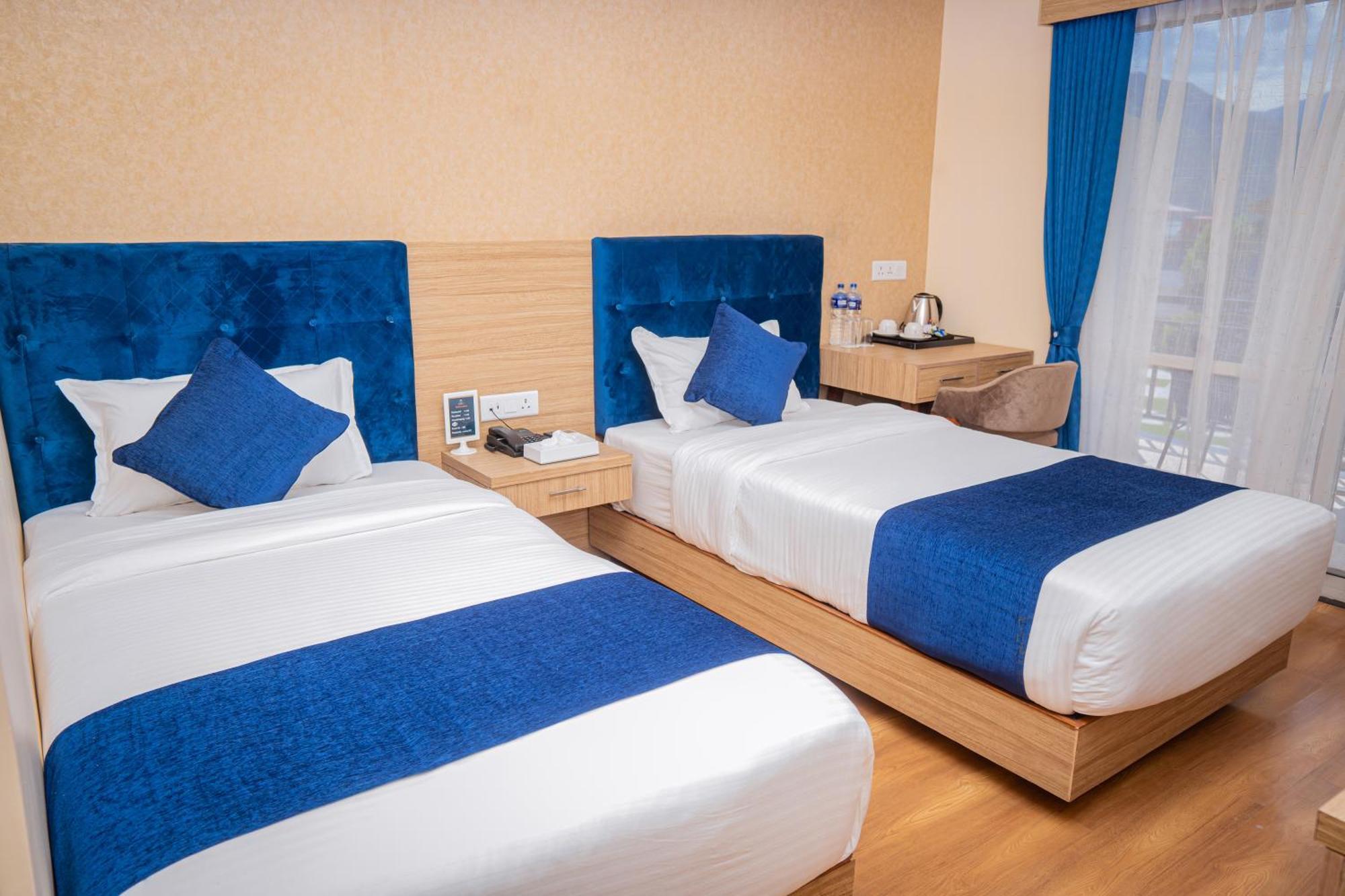 Majestic Lake Front Hotel & Suites Pokhara Zewnętrze zdjęcie
