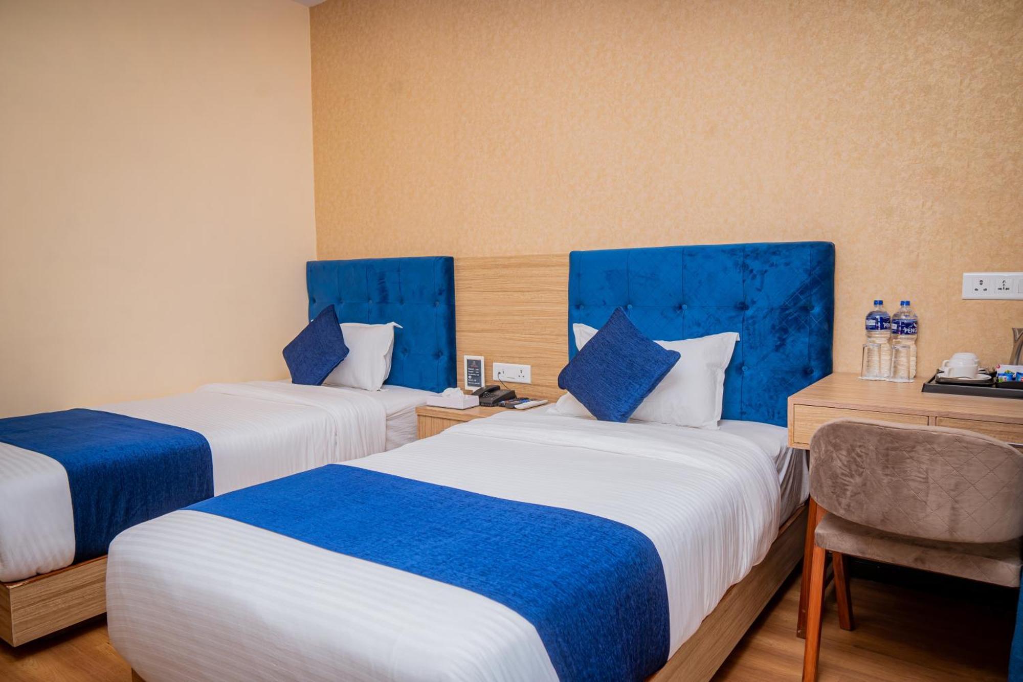 Majestic Lake Front Hotel & Suites Pokhara Zewnętrze zdjęcie