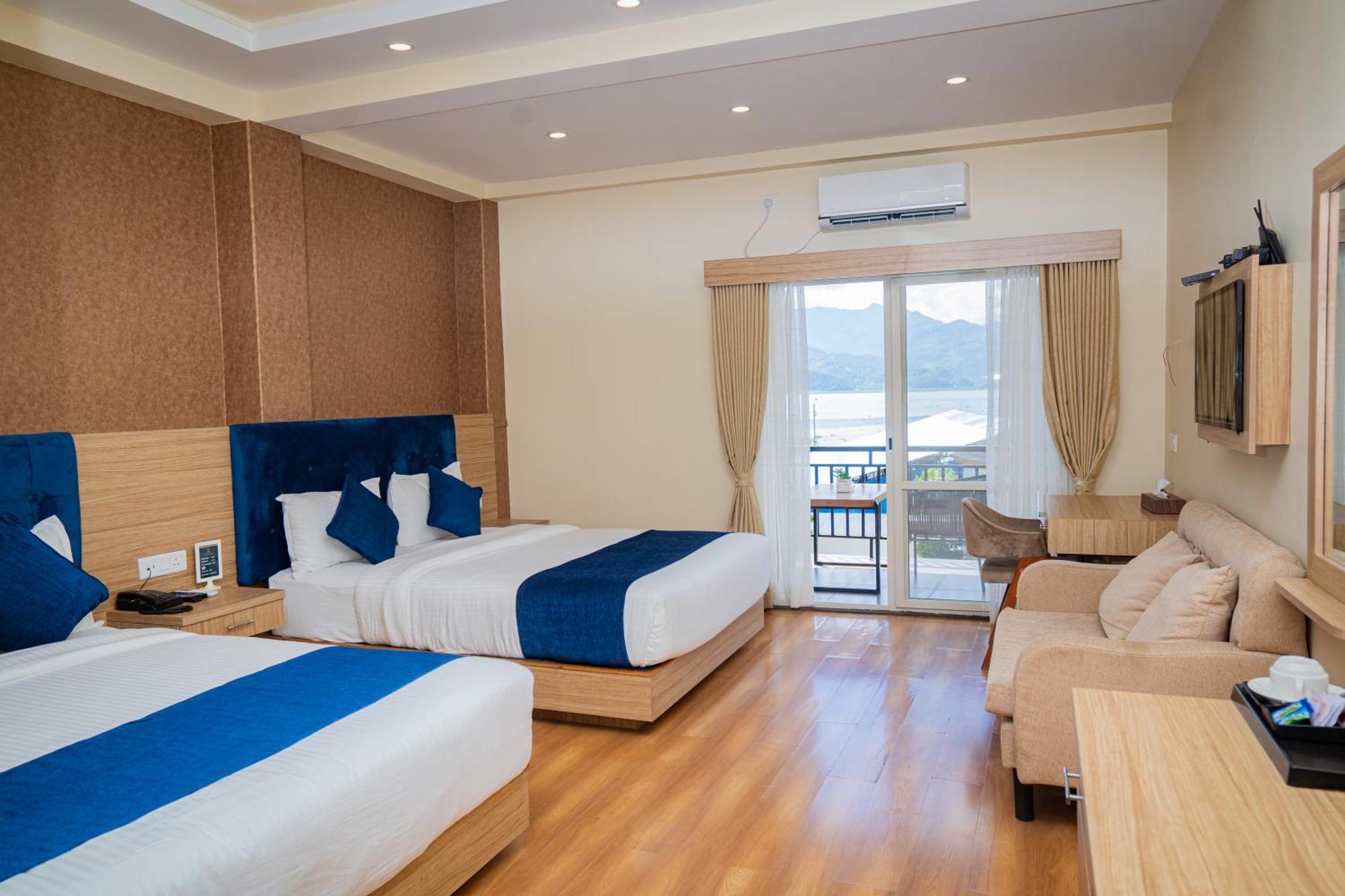 Majestic Lake Front Hotel & Suites Pokhara Zewnętrze zdjęcie