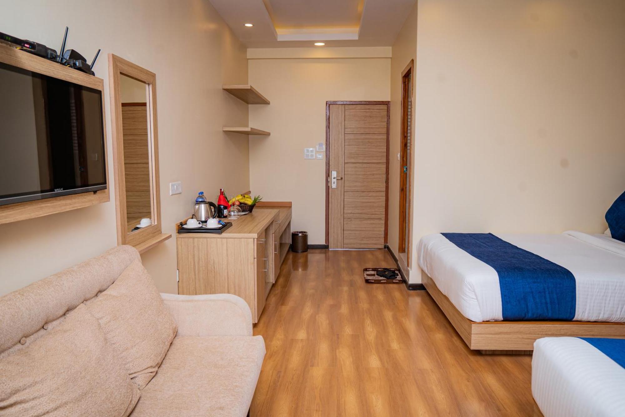 Majestic Lake Front Hotel & Suites Pokhara Zewnętrze zdjęcie