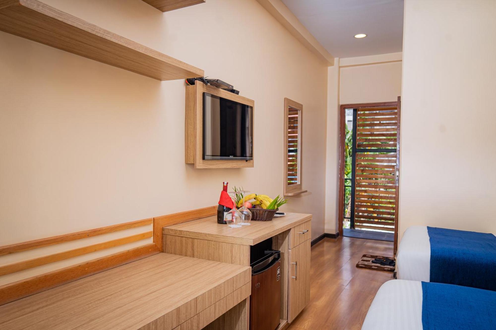 Majestic Lake Front Hotel & Suites Pokhara Zewnętrze zdjęcie
