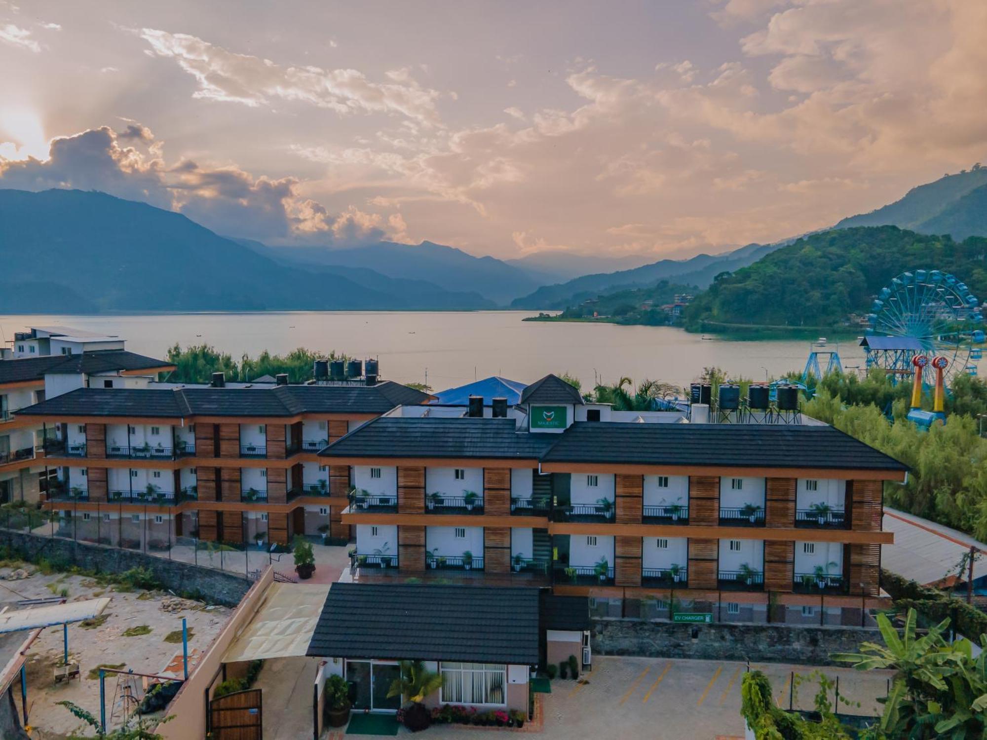Majestic Lake Front Hotel & Suites Pokhara Zewnętrze zdjęcie