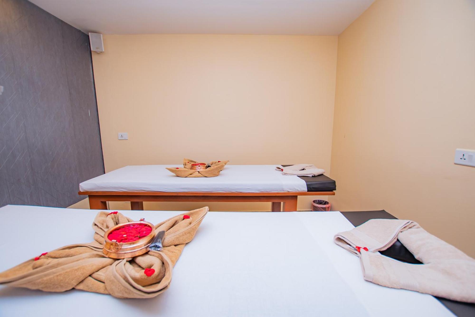 Majestic Lake Front Hotel & Suites Pokhara Zewnętrze zdjęcie