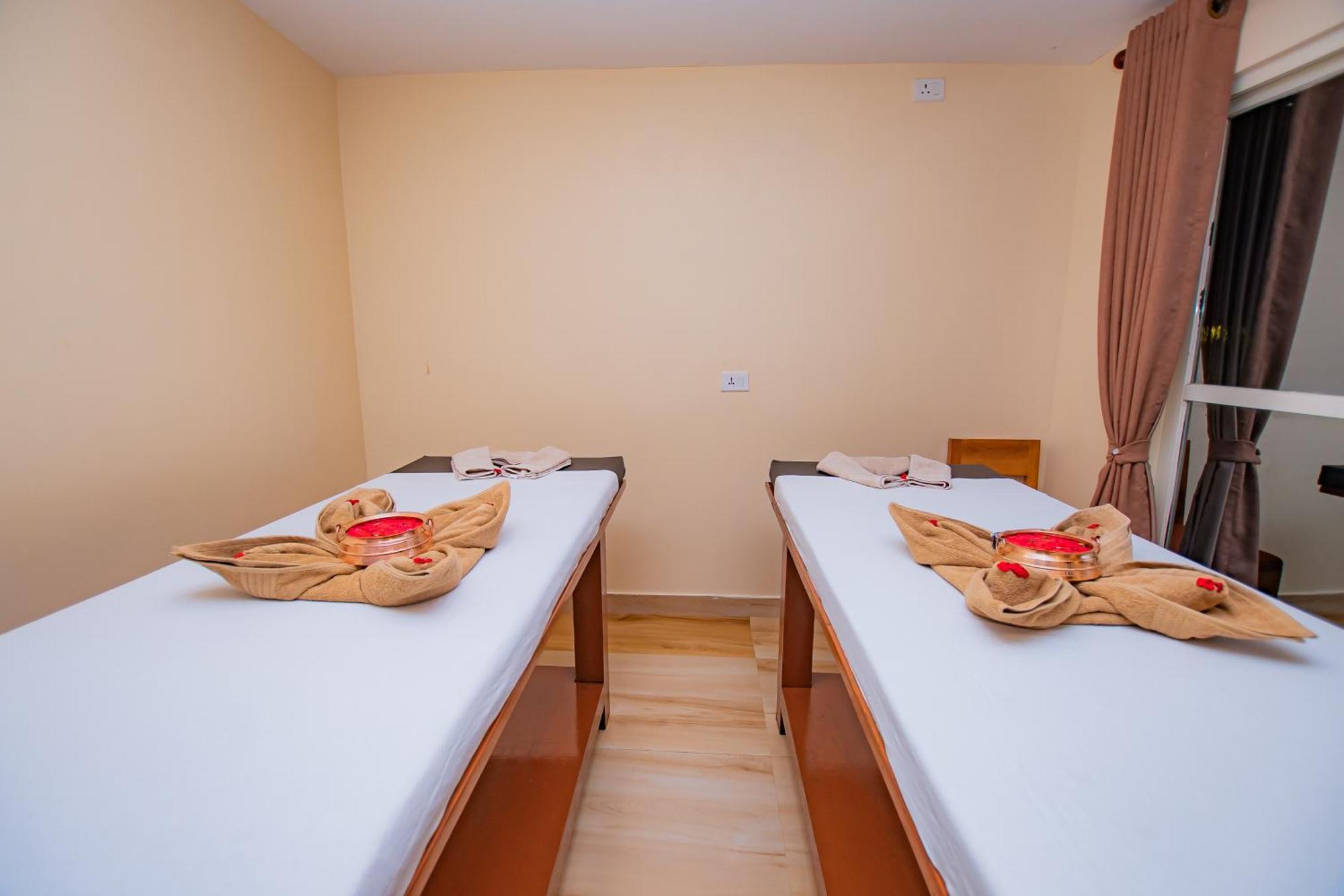 Majestic Lake Front Hotel & Suites Pokhara Zewnętrze zdjęcie